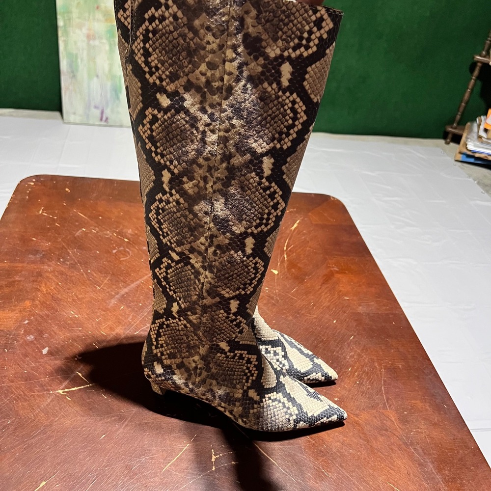 Gianni Bini Snakeskin Print Leather Tall Boots Kitten Heel Pointed Toe 7.5M